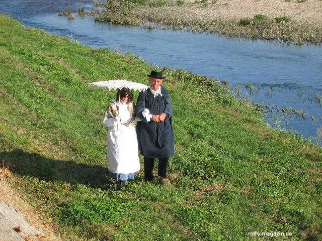 Ein seltsames Paar am Loire-Ufer