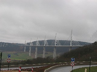 Blick auf den Viadukt von Millau