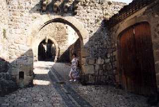 St. Bonnet le Château - altes Stadttor: Christine