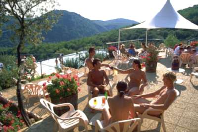 Caf neben dem Schwimmbad