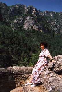 Aussicht von den hoch über dem Tarn aufragenden Felsen: Christine