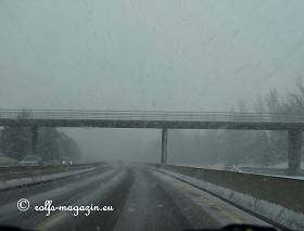 7.März 13h17 - Aber kurz nach Lyon in der Drôme begann es heftig zu schneien