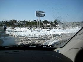 9.Mrz 15h20' - Ungewhnlicher Anblick: Der Schnee beherrscht auch am Nachmittag des nchsten Tages die Landschaft