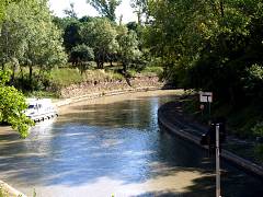 Das letzte Stück des Canal de Jonction führt direkt zum Fluß Aude