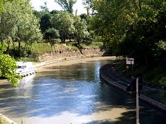 Das letzte Stck des Canal de Jonction fhrt direkt zum Flu Aude